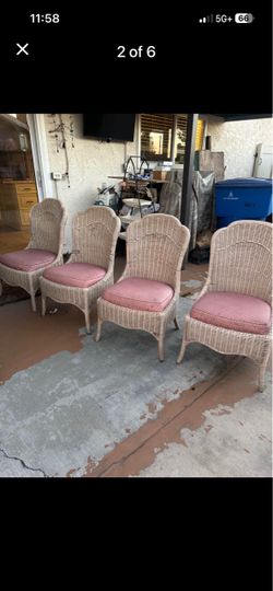 Vintage set of four wicker/rattan chairs. As is.