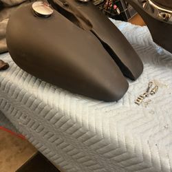 Harley Davidson Rear Fender And Gas Tanks. (new)