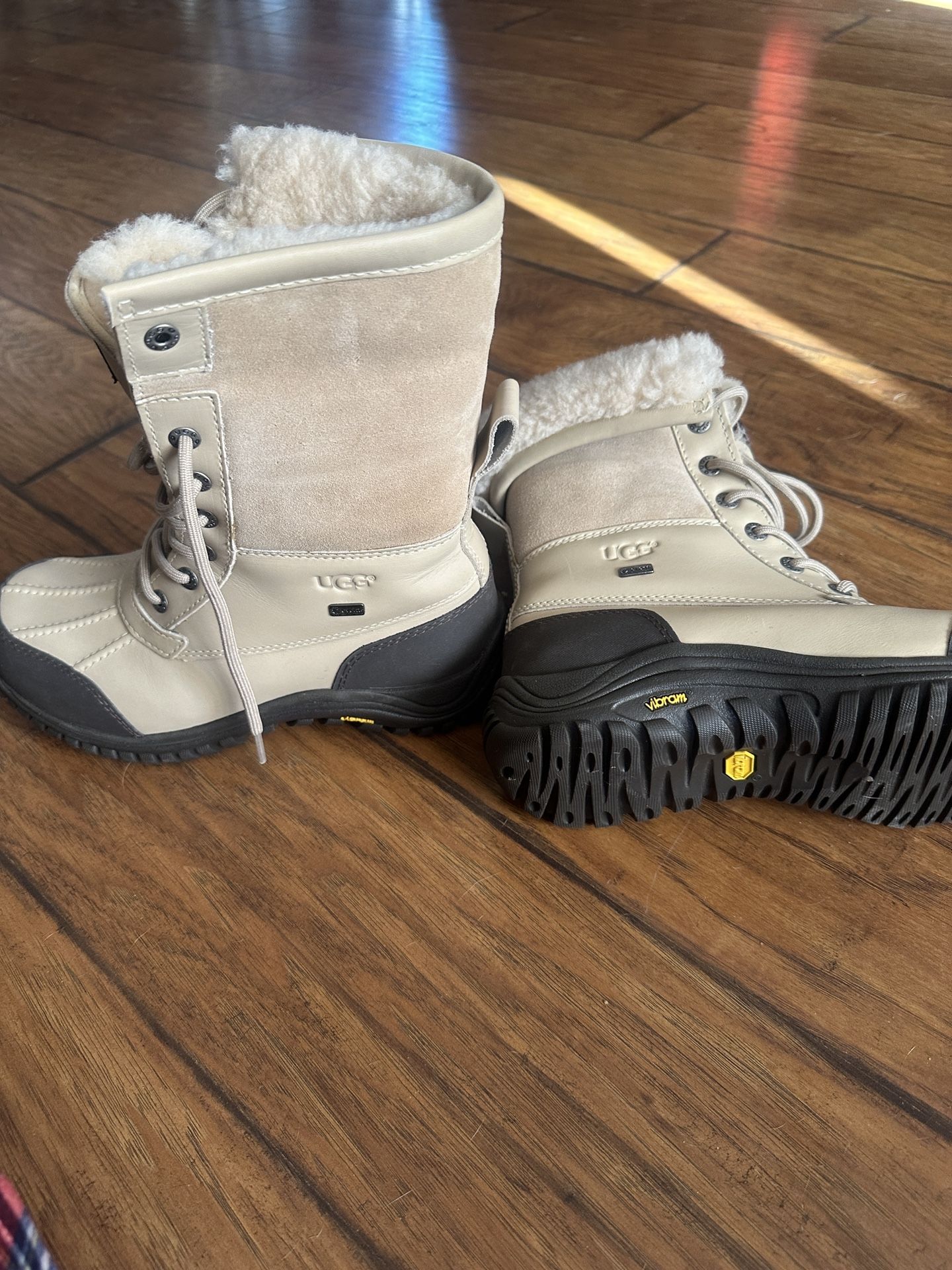 UGG Snow Boots  Shoes