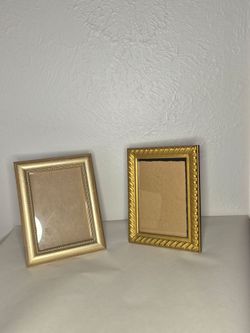 Set of 2 Gold-Tone Ornate Tabletop Picture Frames 5.5” x 6.5”