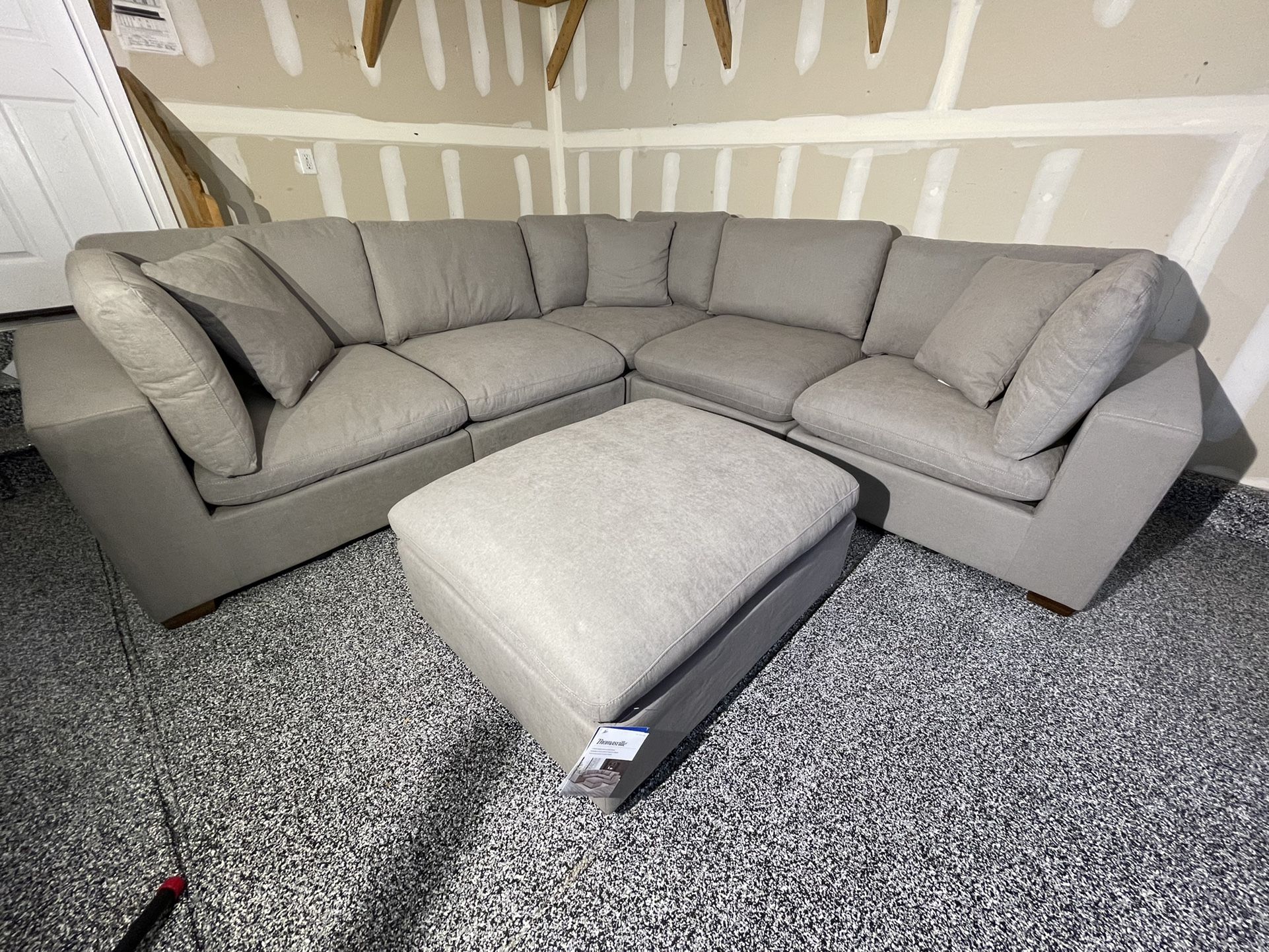 BRAND NEWThomasville Lowell 6piece Fabric Modular Sectional for Sale