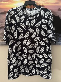Nike/ Men/ Black & White tee/ New/ L