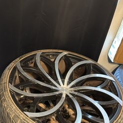 3 Sets Of Rims 26 An 2 Pair Of 28s