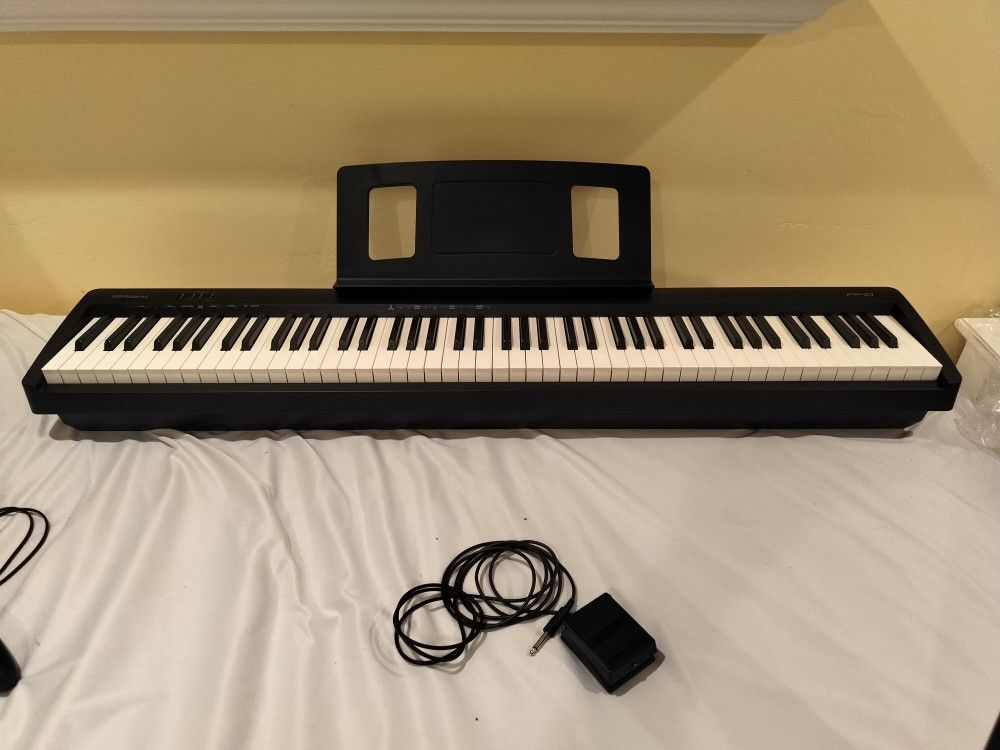 Fully Weighted Electric Keyboard 88 Roland FP-10