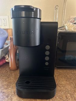 KEURIG COFFEE MAKER