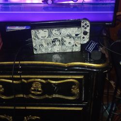 (Cracked Screen) Nintendo Switch Bundle