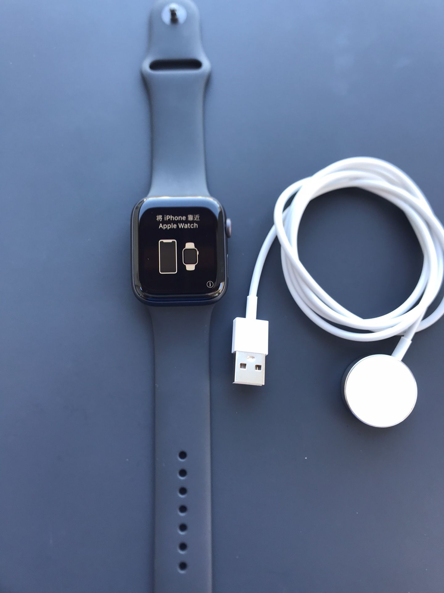 Apple Watch Series 4 ( 44mm ) GPS+Cellular Space Gray Aluminum Case Plus Apple Care Warranty Good till June 2021