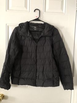 Uniqlo brand ultra light down jacket women’s size Medium 