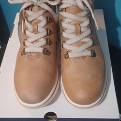 St John's Bay Tan Boots 8 Medium