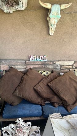 4 brown sofa pillows