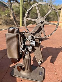 🔥 Vintage Revere Model 85 8mm Projector Set – Collector’s Dream! 🎞️