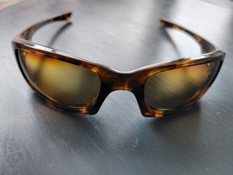 OAKLEY 4+1 SQUARED BROWN TORTOISE SUGLASSES POLARIZED. VERY GOOD CONDITION!ONLY $29.00!