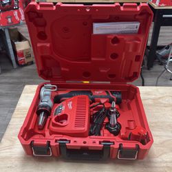 Milwaukee M12 12-Volt Lithium-Ion Cordless PEX Expansion Tool Kit with (2) 1.5 Ah Batteries, (3) Expansion Heads and Hard Case