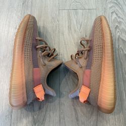 Yeezy 350  V2 Clay