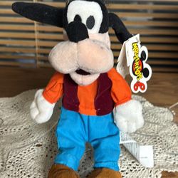 Goofy 9” Bean Bag Mouseketoy  made exclusively for the Walt Disney Company  like new 