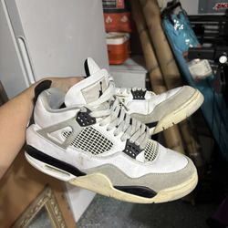 Jordan 4 Military White size 9.5