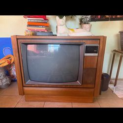 Vintage TV: 1971 RCA XL100