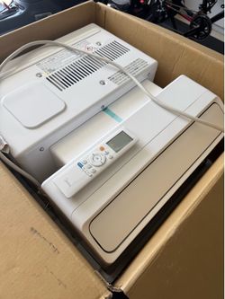 Midea U-Shaped 8,000 BTU Air Conditioner - LIKE NEW