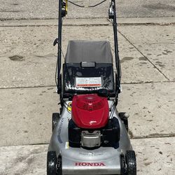 HONDA HRR216VXA Self Propelled Lawnmower 