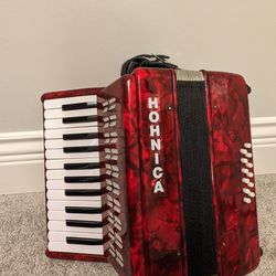 Hohner RED 12 Bass Entry Level Piano Accordion

