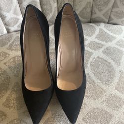 Black Suede Pumps 