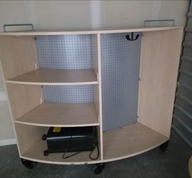 Curved shelf unit