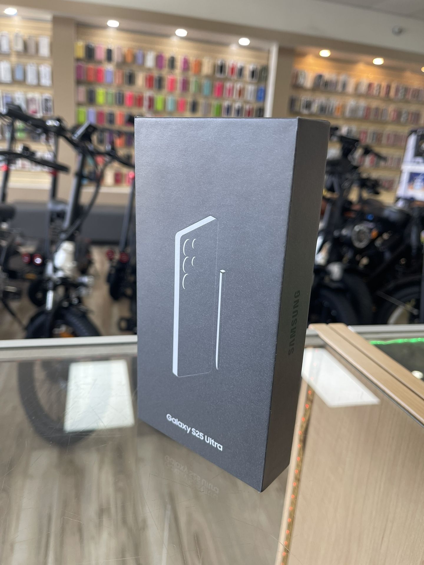 Samsung Galaxy S25 Ultra Black Unlocked Can Work With Any Carrier! $0 To $100 Down To Take It! Shop Without Using Credit! 