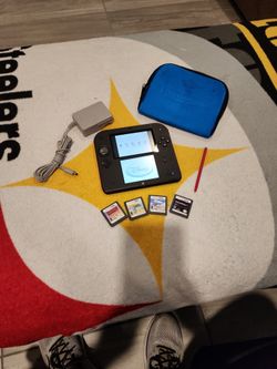 Nintendo 2DS (With 4 Games)