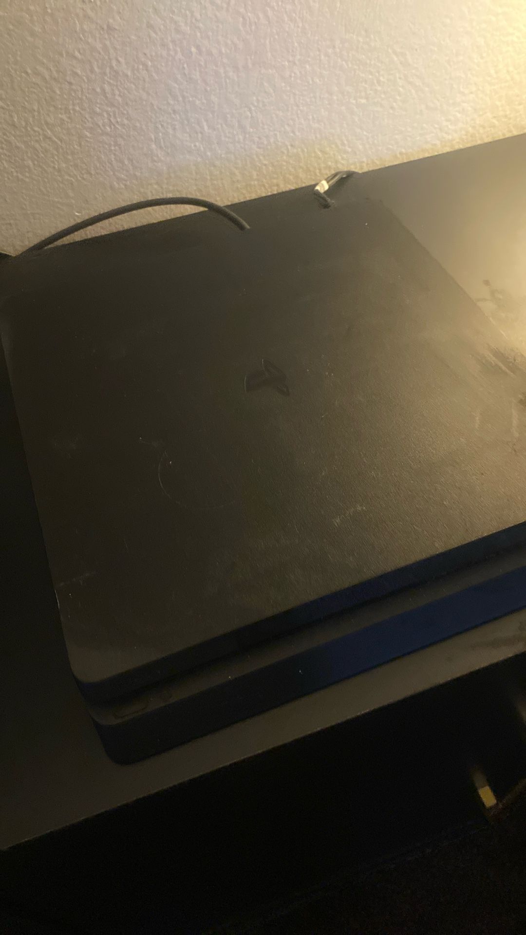 PS4 Slim 
