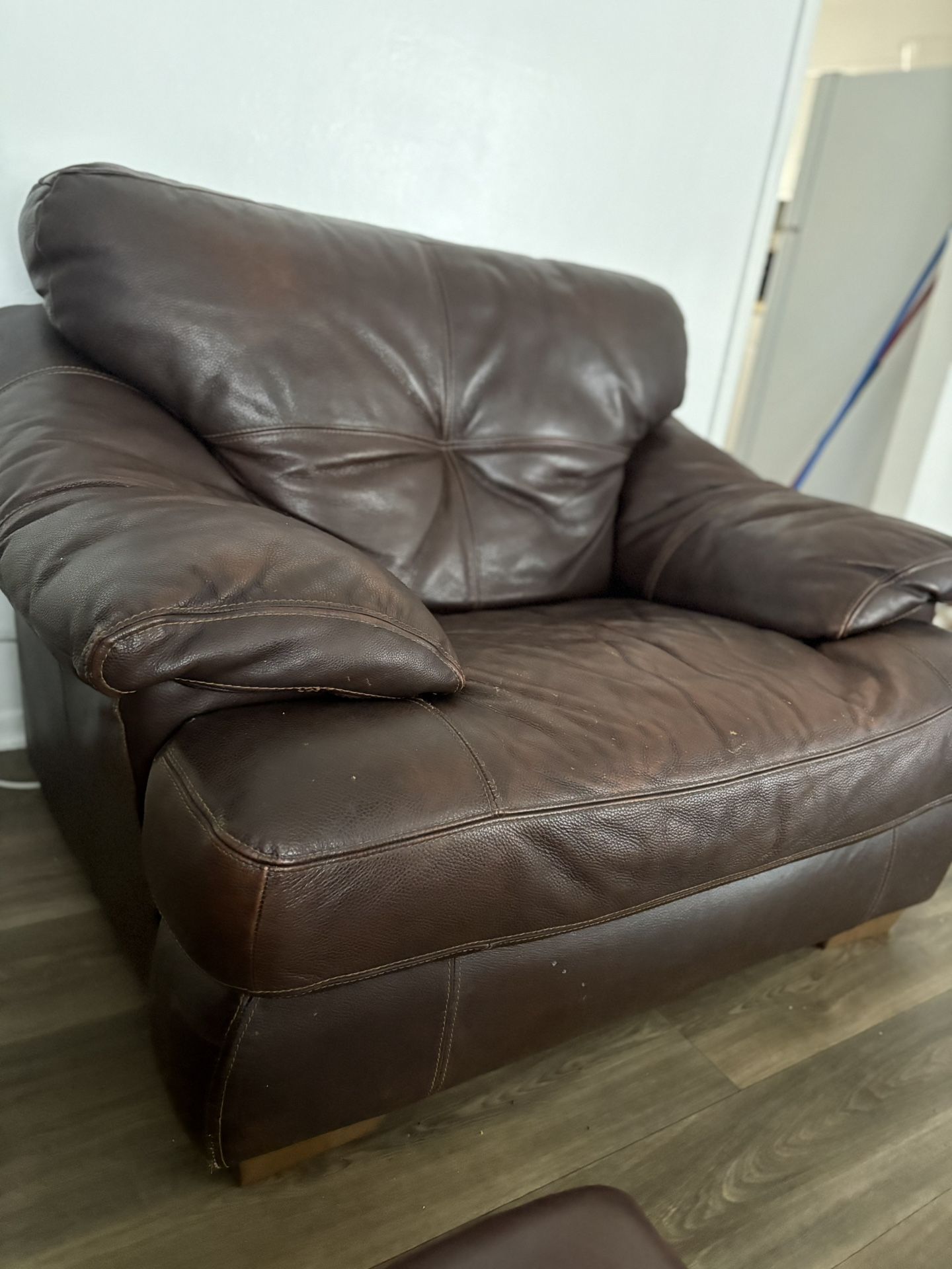 Chair (brown)