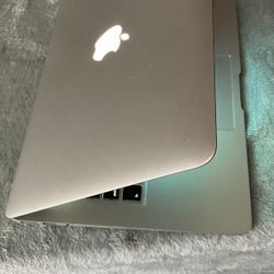 Apple MacBook Air 13” Display Core I5 Processor 4GB RAM 256GB SSD DRIVE $175