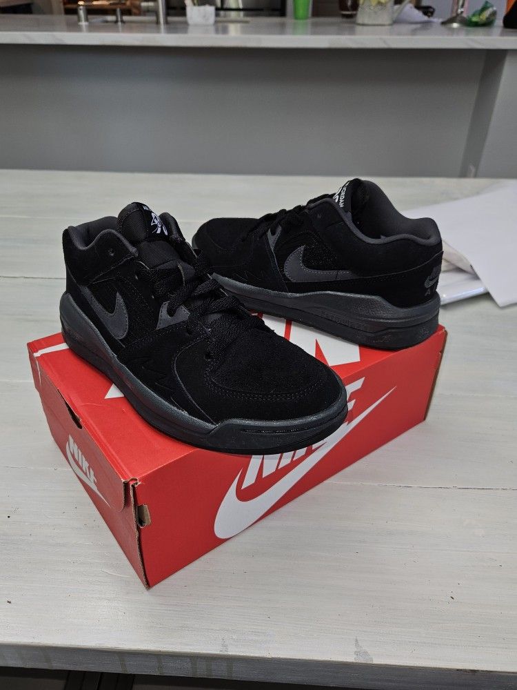 JORDONS NIKES