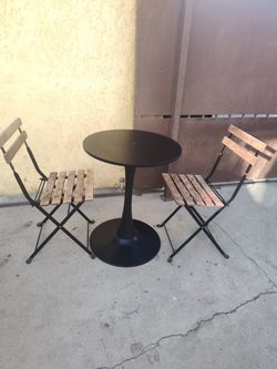 ROUND TABLE AND 2 CHAIRS