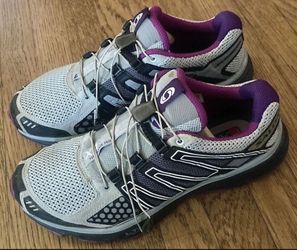 WOMENS SALOMON TRAIL RUNNING SHOES