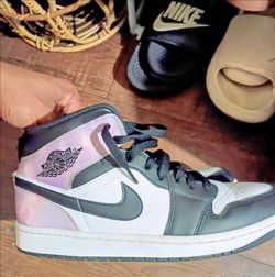Air Jordan 1 Mid Sneaker