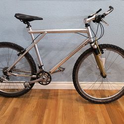 Vintage 1994 GT Avalanche AL Mountain Bike with 21" aluminum frame