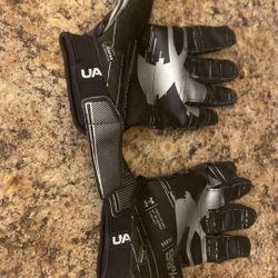 Large Blsck And White Under armor Fb Gloves