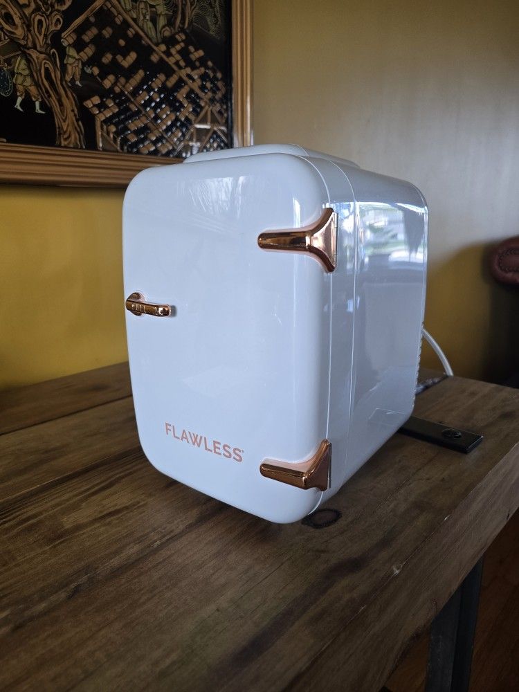 Mini Beauty Fridge