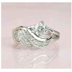 BRAND NEW IN PACKAGE WHITE ROUND SAPPHIRE & CLEAR CRYSTALS ENGAGEMENT/PROMISE SILVER ENCHANTMENT RING SIZE 7 