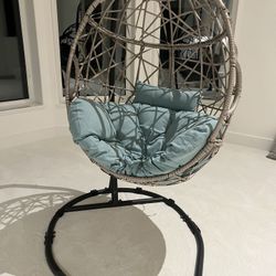 Indoor/ Outdoor Hanging Chair