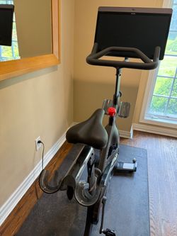 2021 Peloton Bike+ Excellent Condition - Great Neck