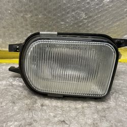 03-06 Mercedes CL500 CL600 W215 Front Right Lower Bumper Fog Light Lamp
