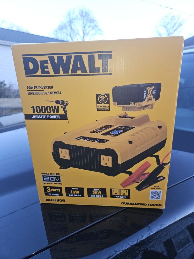 DEWALT - 3-Way 1000-Watt Power Inverter Compatible with 20-Volt