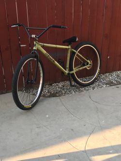 Throne wheelie bike