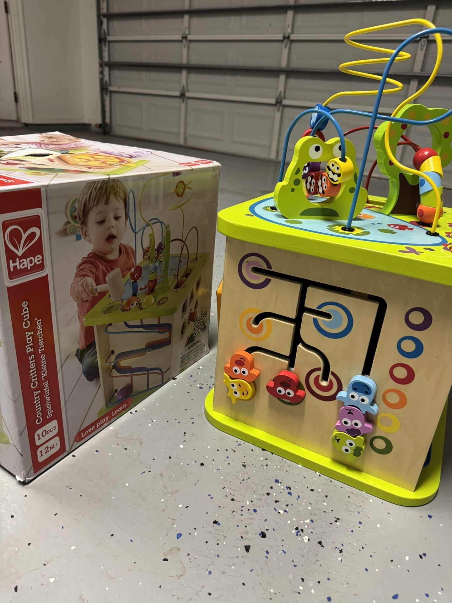 Hape Country Critters Play Cube| Wooden Learning Puzzle Toy for Toddlers, 5-Sided Activity Centre with Animal Friends, Shapes, Mazes, Wooden Balls, Sh