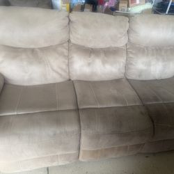 Power Reclining 3 + 2 + 1 Seating Sofa 