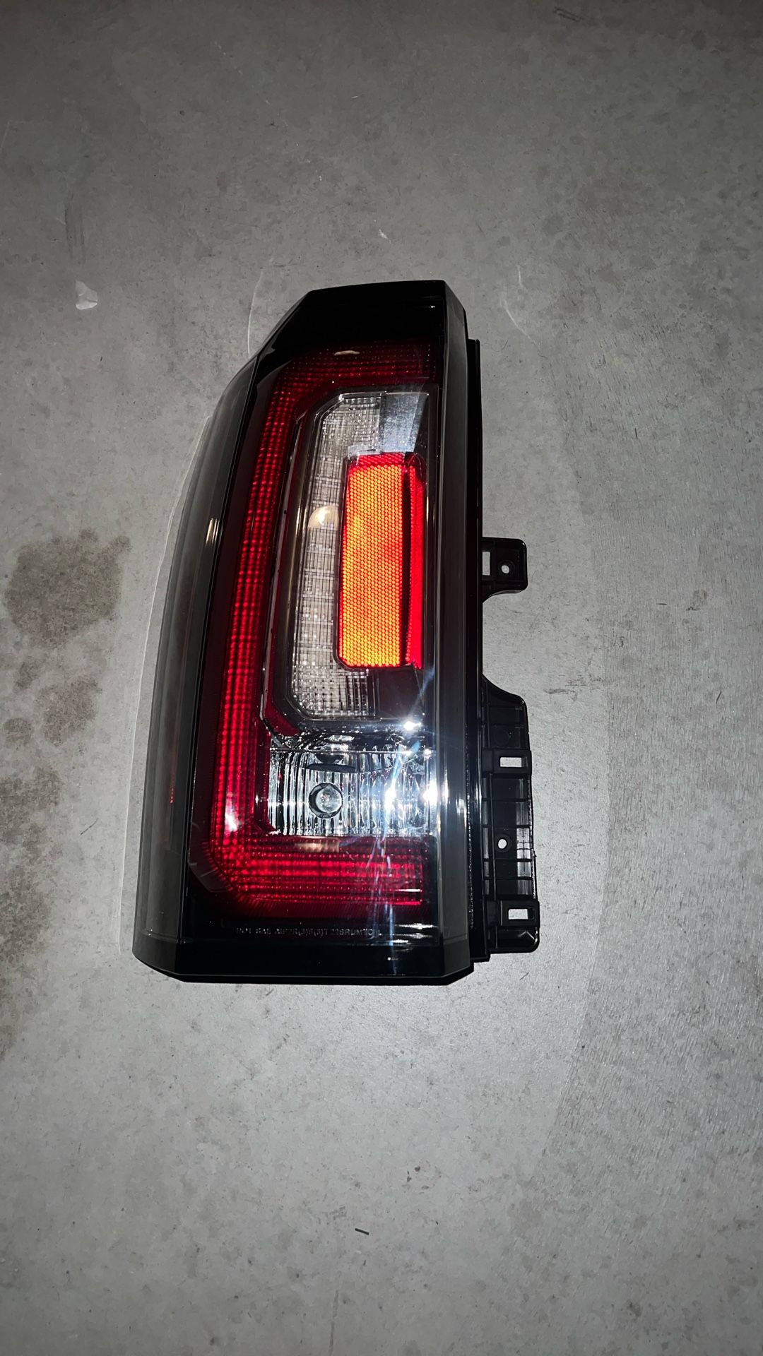 GMC Yukon/Yukon XL Driver Side Tail Light