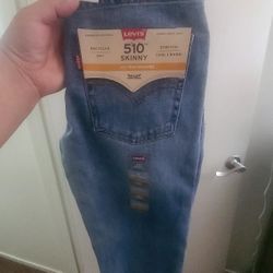 NEW BOYS LEVIS JEANS NEVER USED STILL HAS TAGS ON IT 