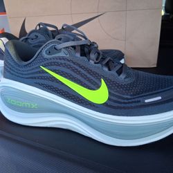 Nike Vomero Plus Running shoes