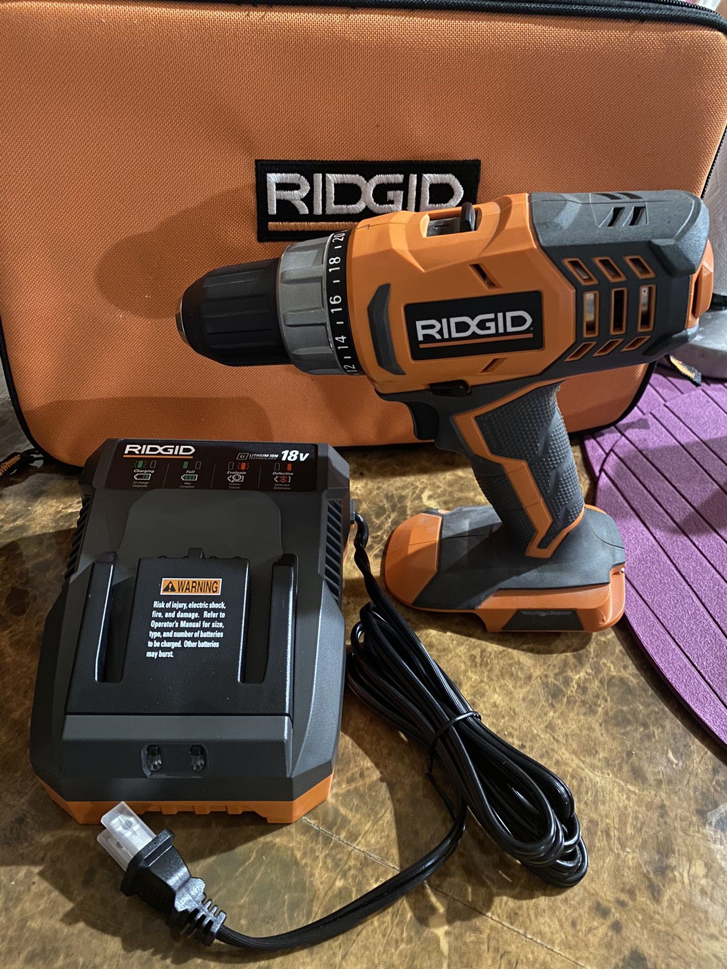 18volt Ridgid drill with charger